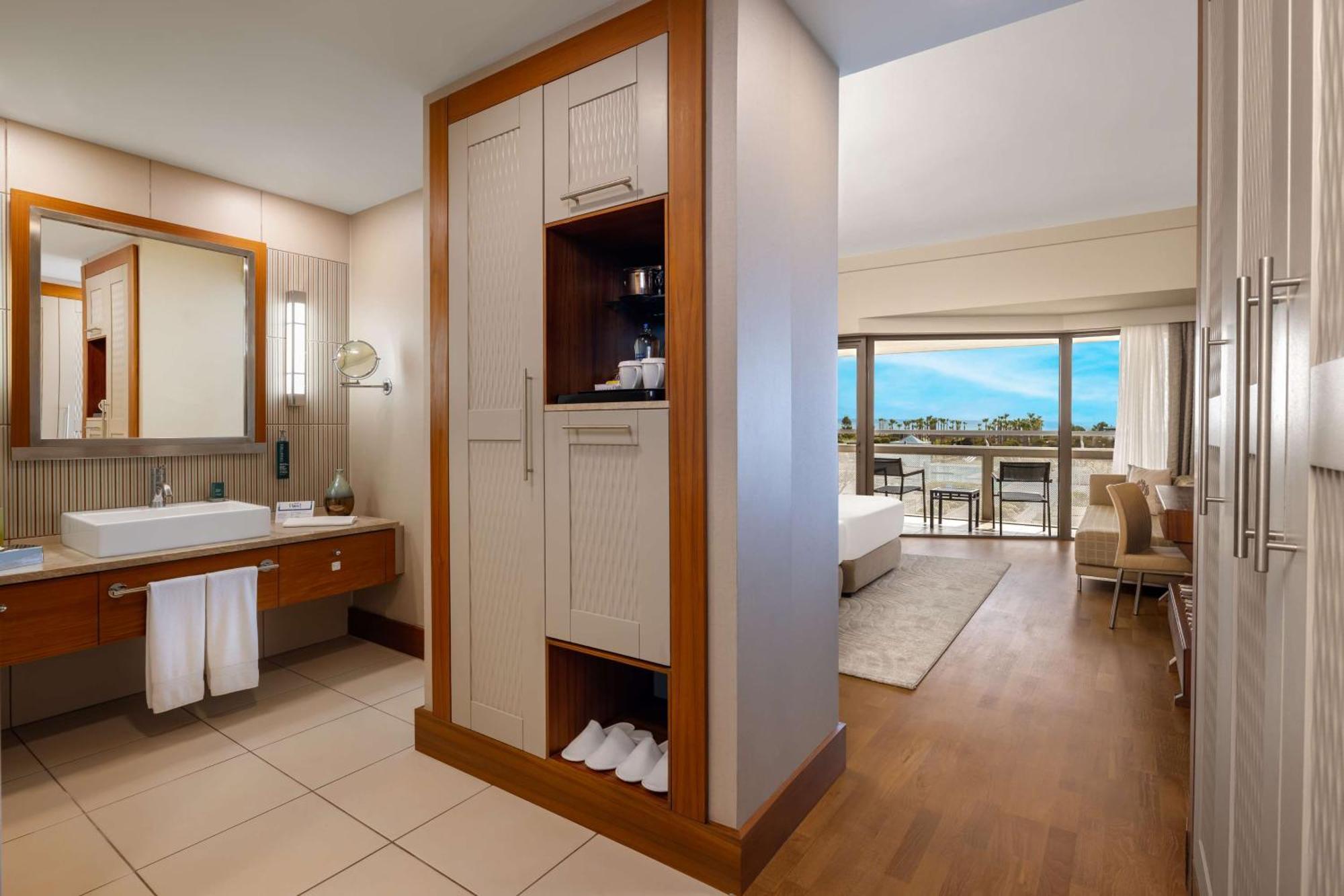 Family Room with Garden View